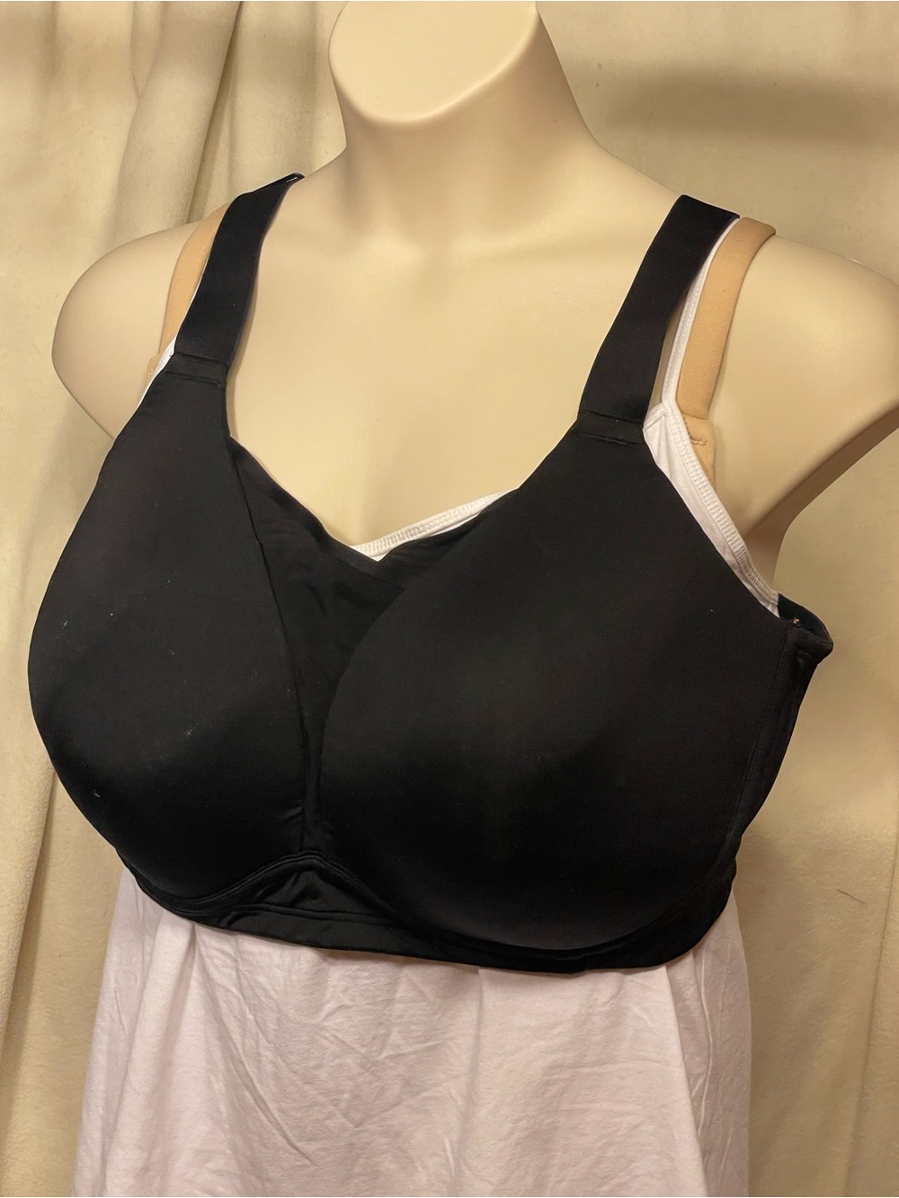 Lane Bryant Livi 48DD Sports Bra. Black. No wire.  4-Hook.